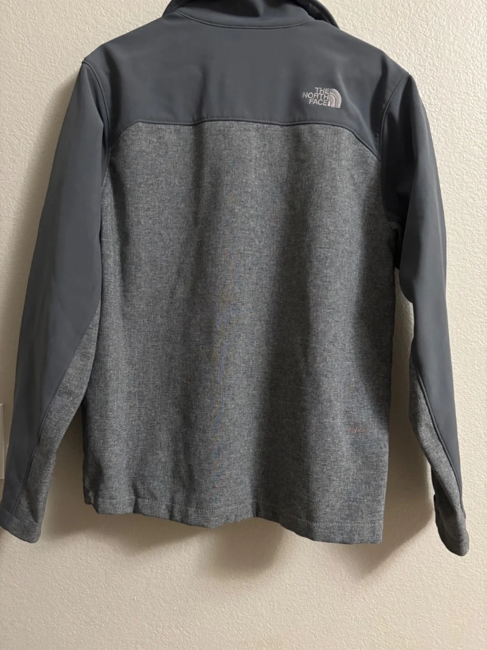 The North Face men’s two-tone soft-shell jacket